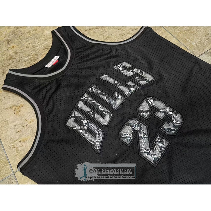 Camiseta Chicago Bulls Michael Jordan NO 23 Swingman Mitchell & Ness 1997-98 Negro